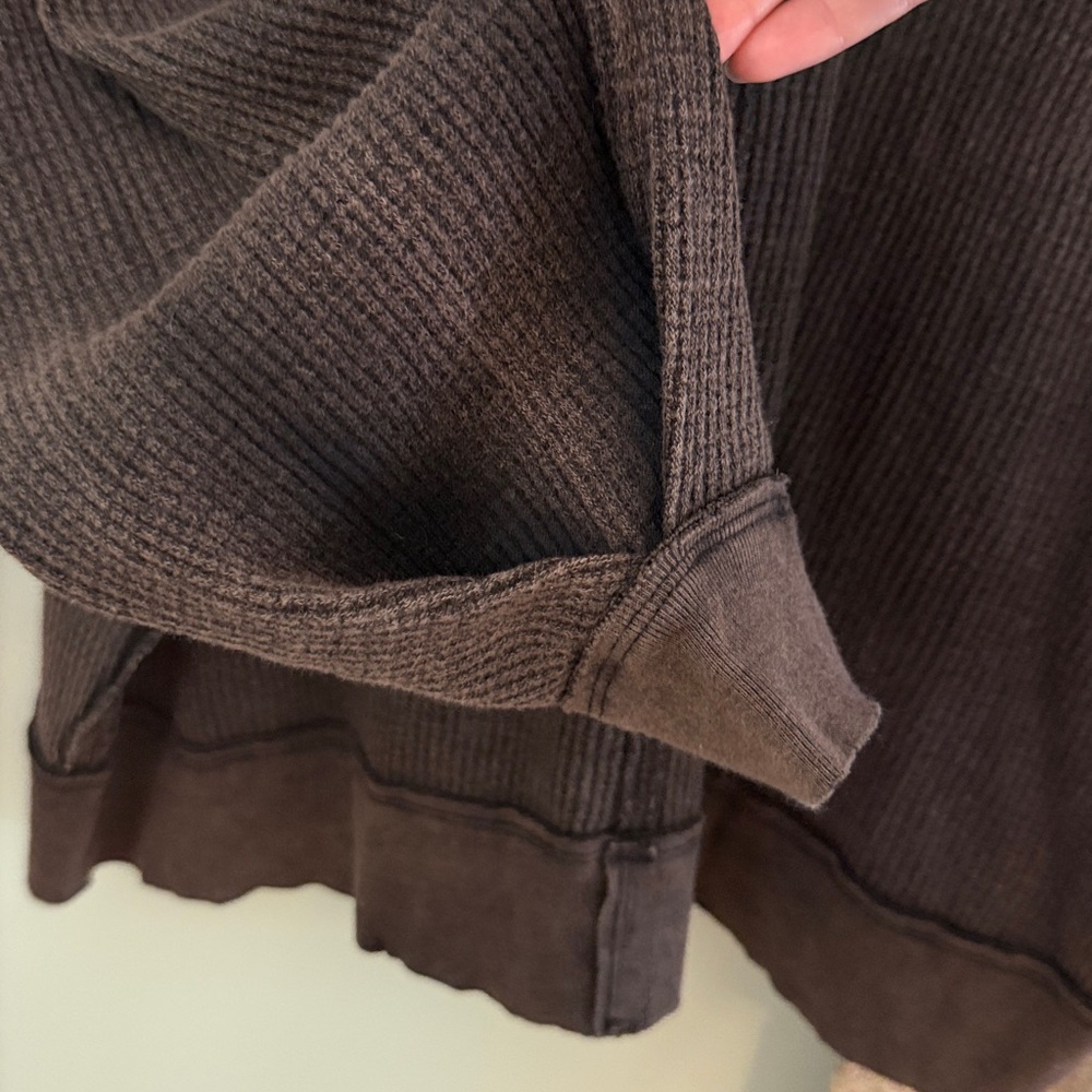 We The Free Washed Charcoal Waffle V-Neck Pullover - Picture 4 of 4